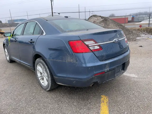 2015 Ford Taurus - Photo 7