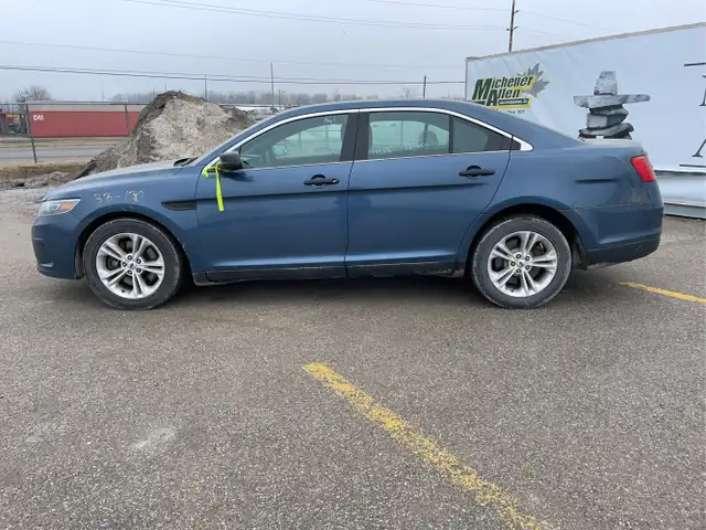 2015 Ford Taurus - Photo 8