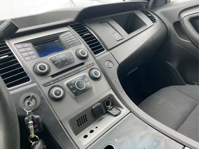 2015 Ford Taurus - Photo 12