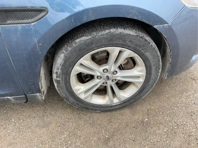 2015 Ford Taurus - Photo 17