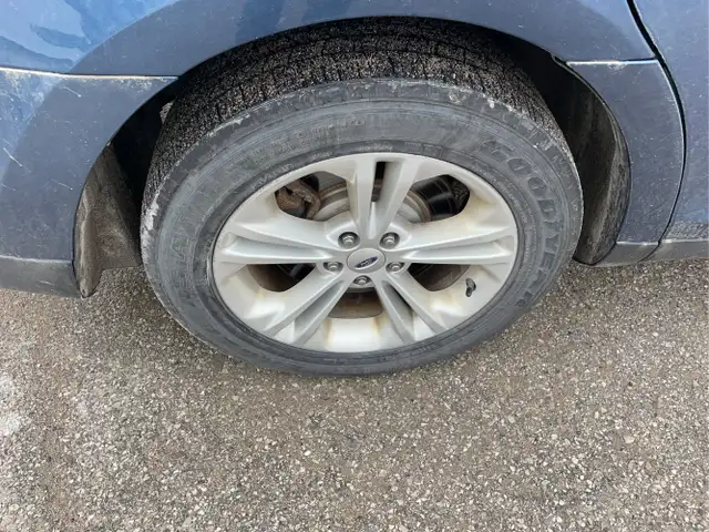 2015 Ford Taurus - Photo 18