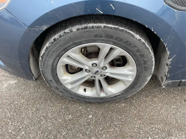 2015 Ford Taurus - Photo 20