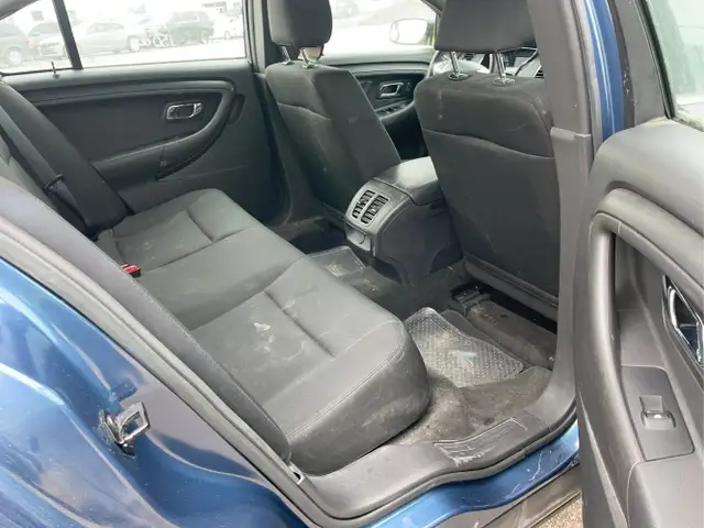 2015 Ford Taurus - Photo 23