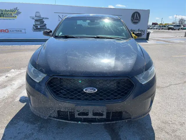 2015 Ford Taurus - Photo 2