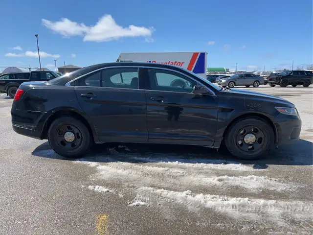 2015 Ford Taurus - Photo 4