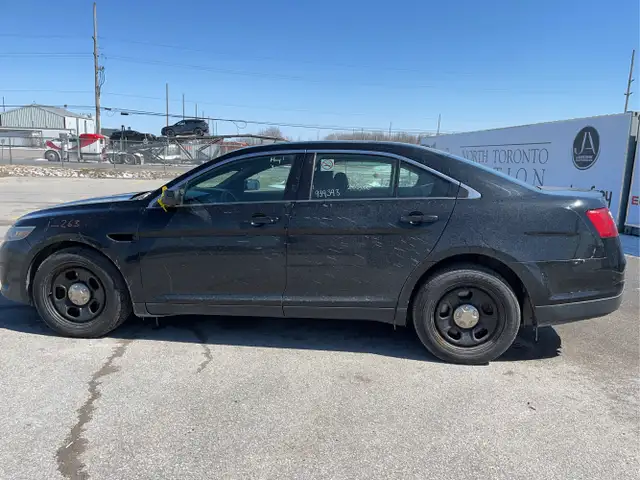 2015 Ford Taurus - Photo 8