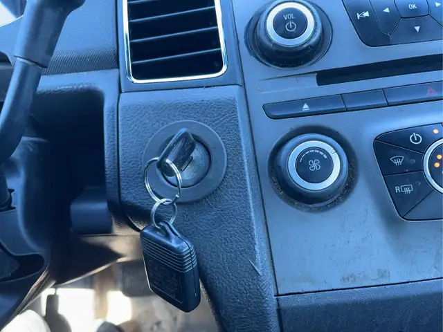 2015 Ford Taurus - Photo 13