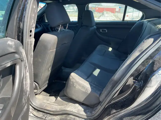 2015 Ford Taurus - Photo 14