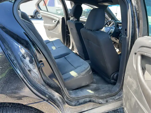 2015 Ford Taurus - Photo 18