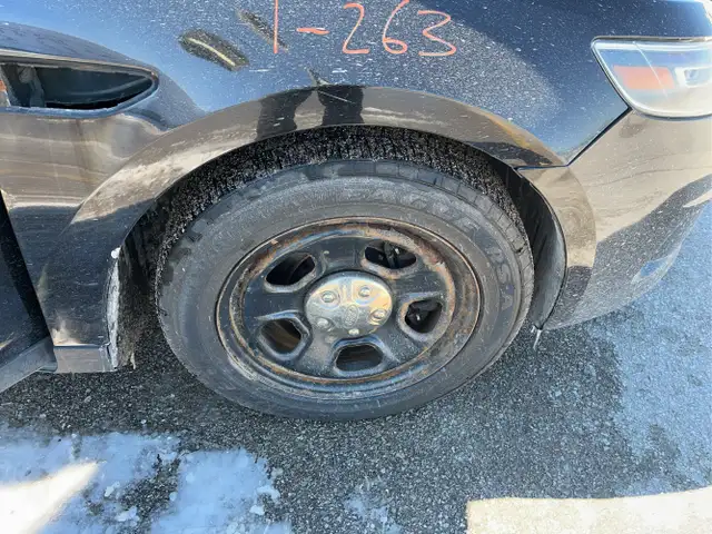 2015 Ford Taurus - Photo 20