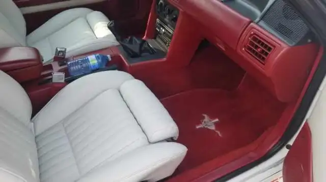 1989 Ford Mustang - Photo 3