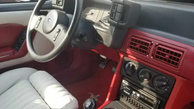1989 Ford Mustang - Photo 4