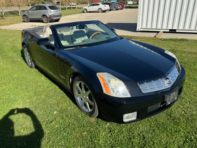 2004 Cadillac XLR - Photo 2