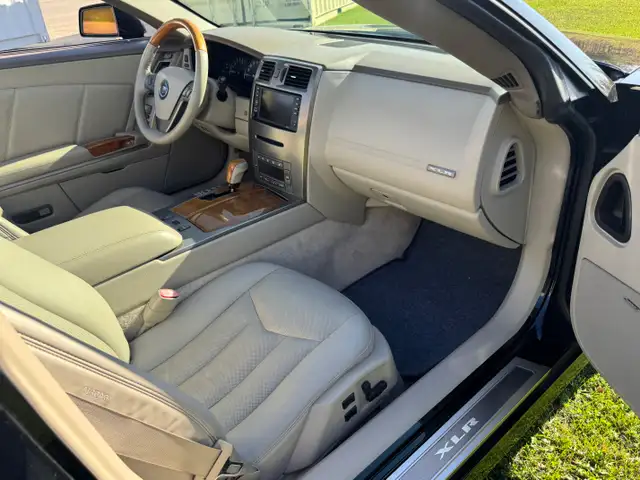 2004 Cadillac XLR - Photo 4