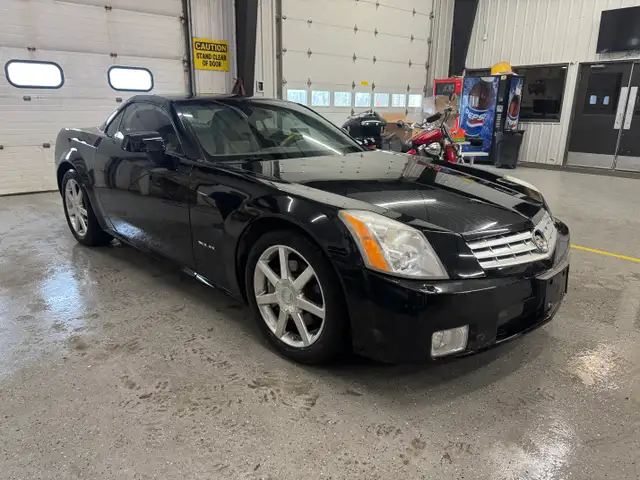 2004 Cadillac XLR - Photo 13