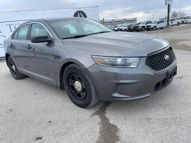 2016 Ford Taurus - Photo 3