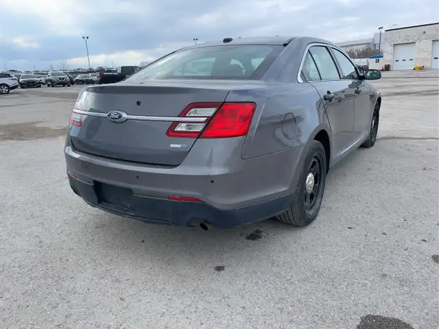 2016 Ford Taurus - Photo 5