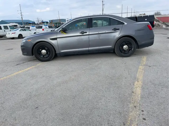 2016 Ford Taurus - Photo 8