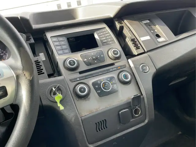 2016 Ford Taurus - Photo 12