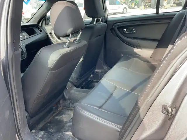 2016 Ford Taurus - Photo 14