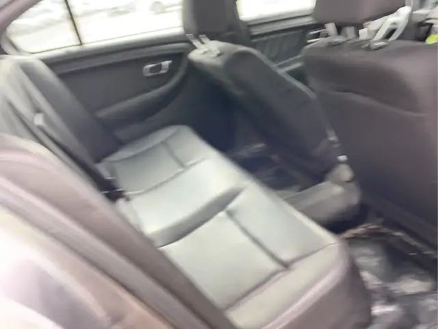 2016 Ford Taurus - Photo 17