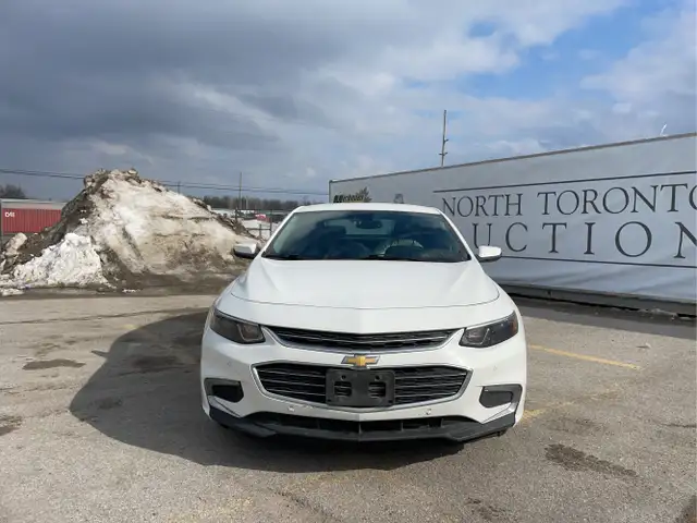 2018 Chevrolet Malibu - Photo 2