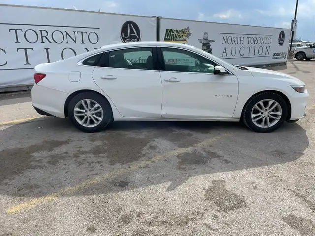 2018 Chevrolet Malibu - Photo 4