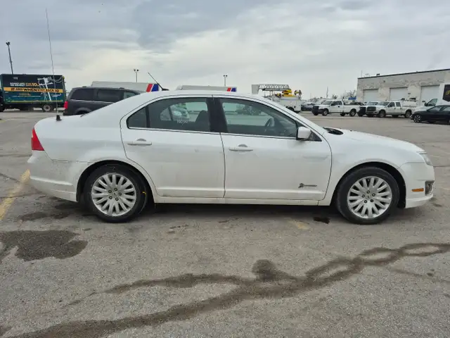 2011 Ford Fusion Hybrid - Photo 4
