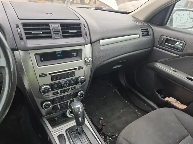 2011 Ford Fusion Hybrid - Photo 12