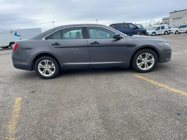 2015 Ford Taurus - Photo 4