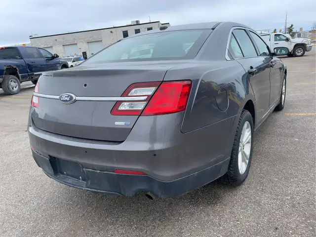 2015 Ford Taurus - Photo 5