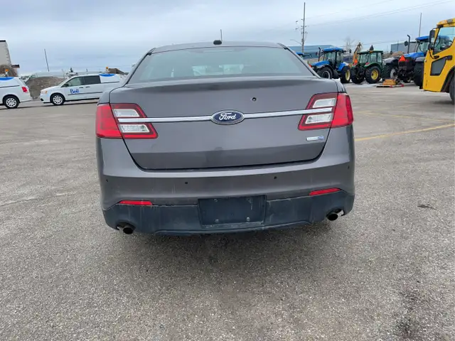 2015 Ford Taurus - Photo 6