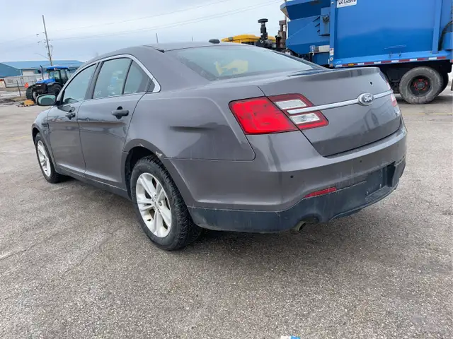 2015 Ford Taurus - Photo 7