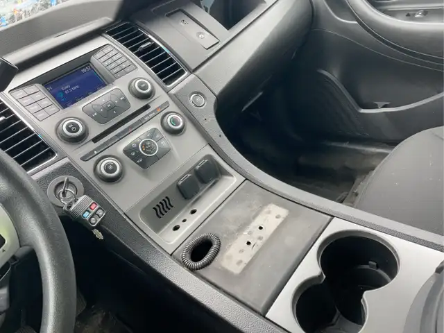 2015 Ford Taurus - Photo 13