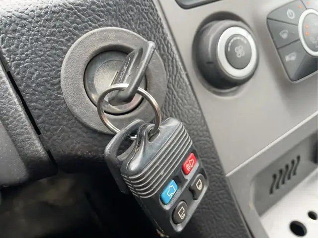 2015 Ford Taurus - Photo 14