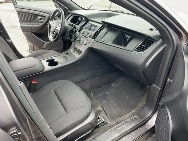 2015 Ford Taurus - Photo 18
