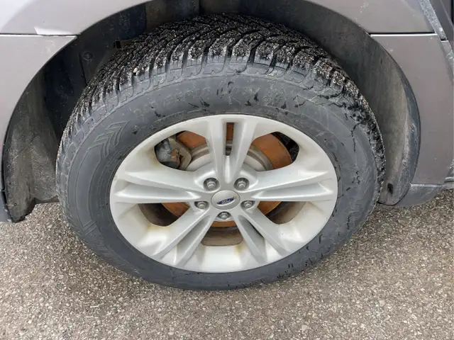 2015 Ford Taurus - Photo 21