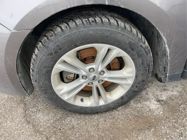 2015 Ford Taurus - Photo 23