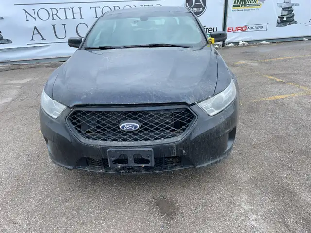 2017 Ford Taurus - Photo 2