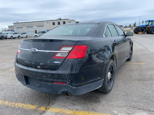 2017 Ford Taurus - Photo 5