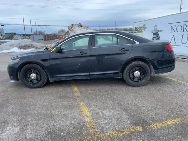 2017 Ford Taurus - Photo 8