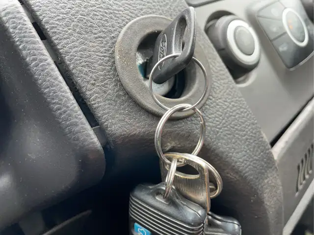 2017 Ford Taurus - Photo 14