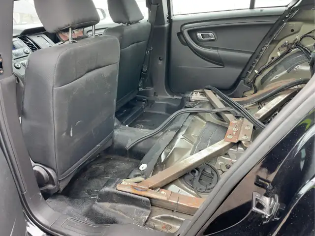 2017 Ford Taurus - Photo 15