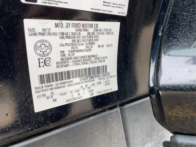 2017 Ford Taurus - Photo 25