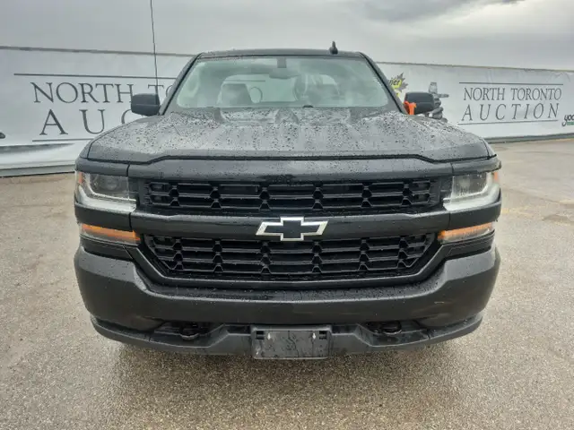 2017 Chevrolet Silverado 1500 - Photo 2