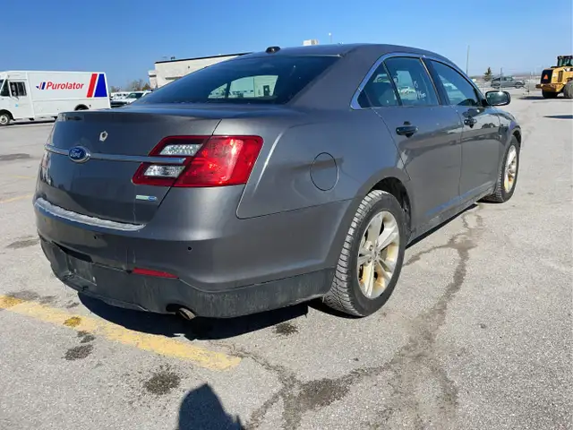 2015 Ford Taurus - Photo 5