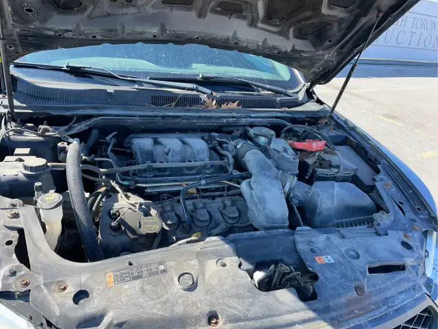 2015 Ford Taurus - Photo 9