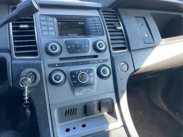 2015 Ford Taurus - Photo 12