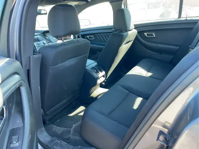 2015 Ford Taurus - Photo 14