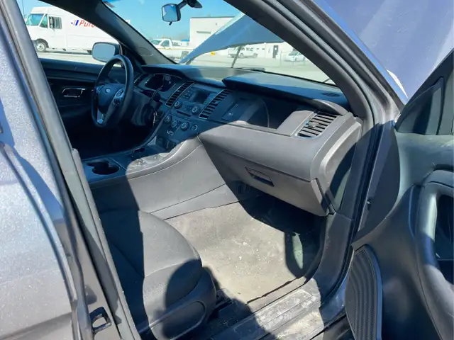 2015 Ford Taurus - Photo 18